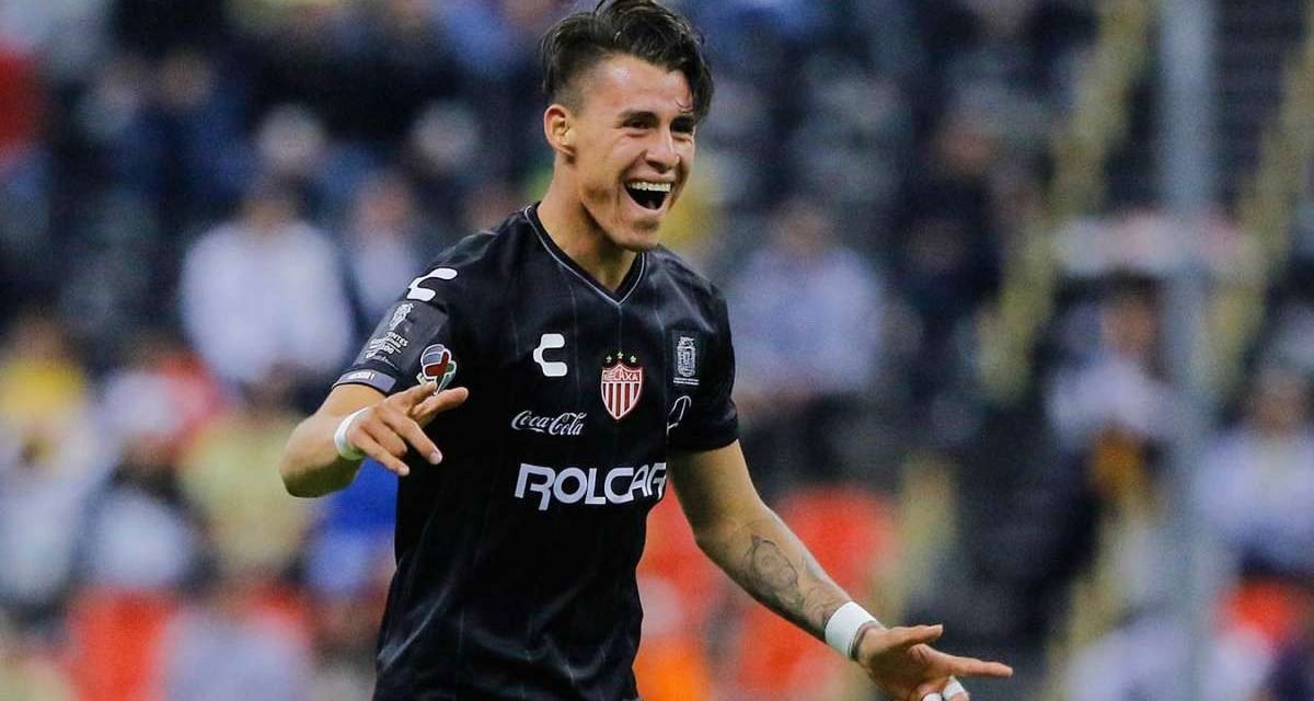 Tras irse de fiesta, Chivas sanciona a Cristian Calderón