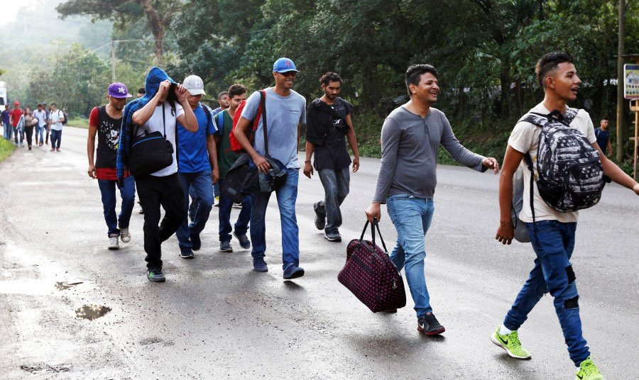 Segunda caravana, a un paso de la frontera