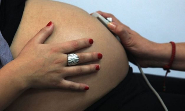 EU anuncia restricciones de visa a mujeres embarazadas