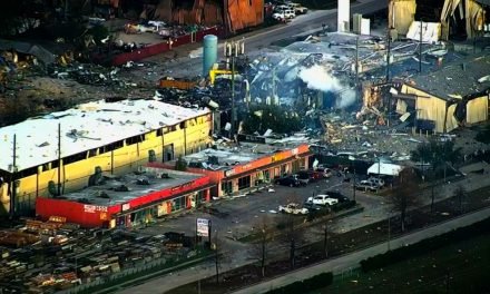 Dos muertos por explosión en Houston