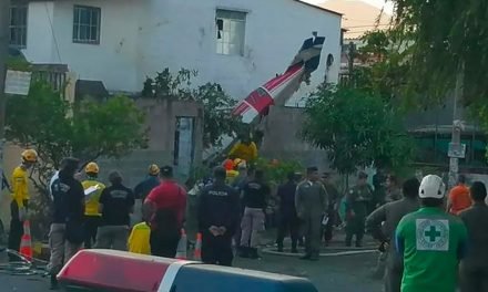 Una avioneta se estrella contra una casa en El Salvador