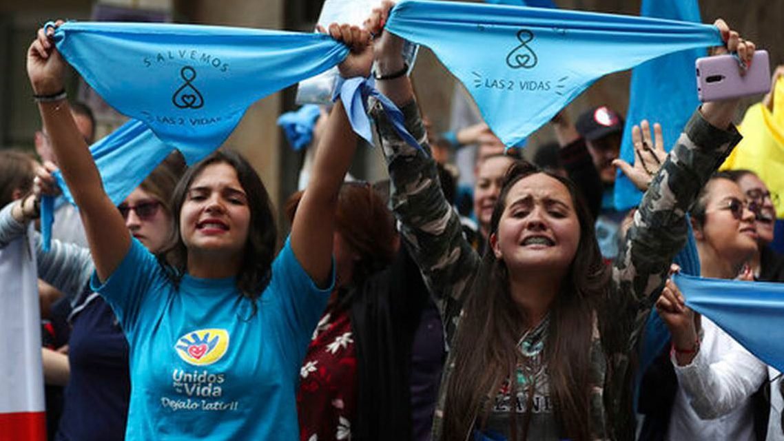 Colombia rechaza ampliar motivos legales de aborto