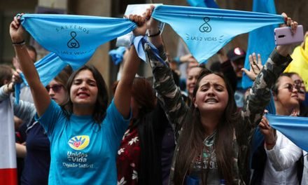 Colombia rechaza ampliar motivos legales de aborto