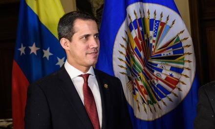 Pompeo responsabiliza a Maduro de la vida de Guaidó