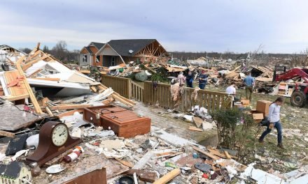 Gran destrucción deja el tornado a su paso por Tennessee