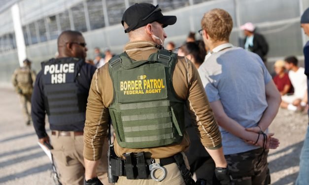 En dos días se duplican casos de coronavirus entre migrantes detenidos