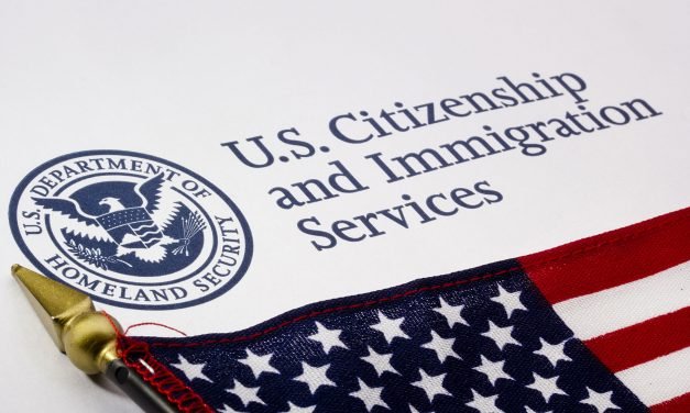 USCIS orienta por temas de estatus migratorio