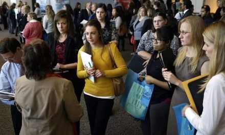 Índice de desempleo en la comunidad latina en EE.UU. alcanzó un récord de 18,9%