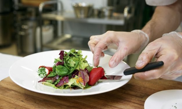 No hay que descartar por completo, la transmisión del coronavirus por alimentos y agua