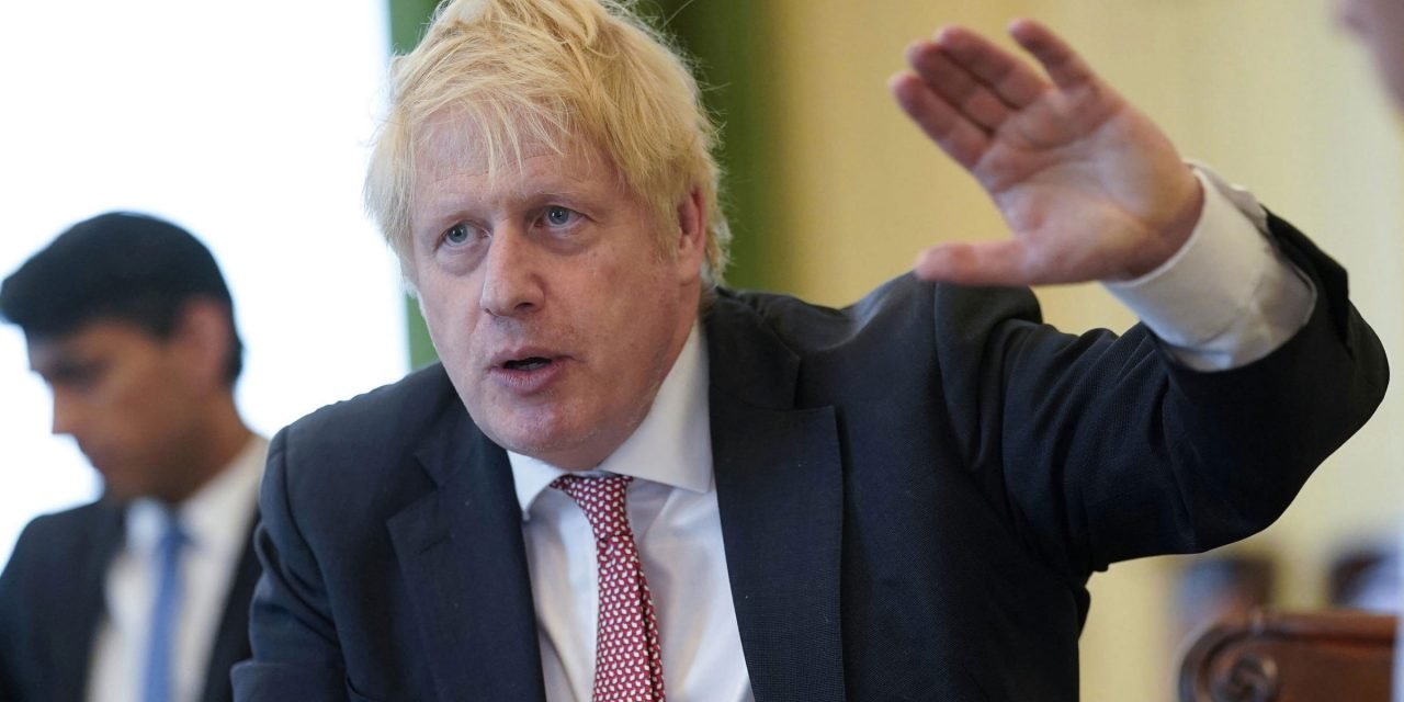 Boris Johnson prepara un plan de desconfinamiento progresivo