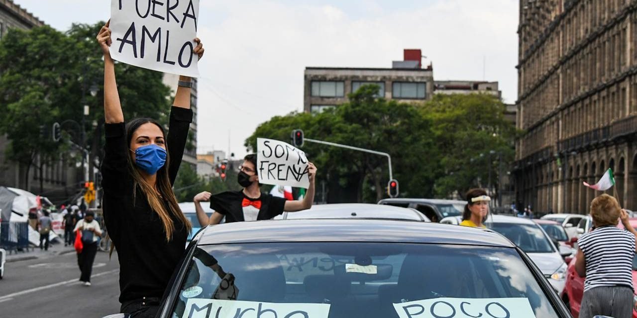 En caravana se vuelven a manifestar; exigen salida de López Obrador