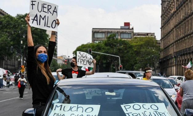 En caravana se vuelven a manifestar; exigen salida de López Obrador