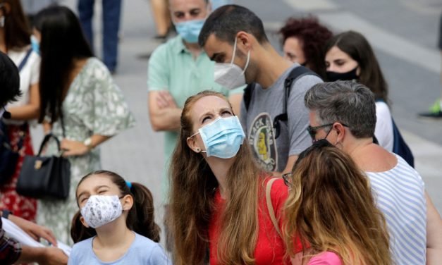 Alertan por rebrote de coronavirus en Reino Unido; prevén 50 mil casos diarios