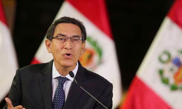 Día decisivo en Perú: la destitución de Martín Vizcarra, en manos del Congreso