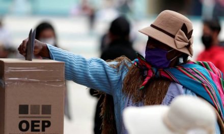 Elecciones en Bolivia: cierran casillas y resta esperar los resultados oficiales de las presidenciales