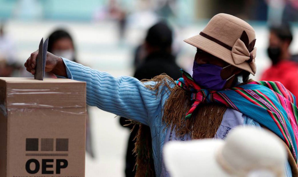 Elecciones en Bolivia: cierran casillas y resta esperar los resultados oficiales de las presidenciales