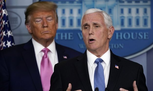 Por ausencia, Mike Pence toma lugar de Donald Trump