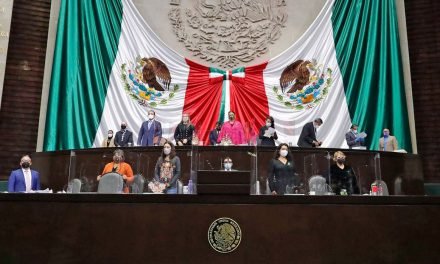 Entre empujones y patadas de los diputados: ¿por qué la ley para extinguir fideicomisos es tan polémica en México?