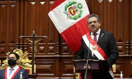 Renuncia el presidente interino de Perú, Manuel Merino