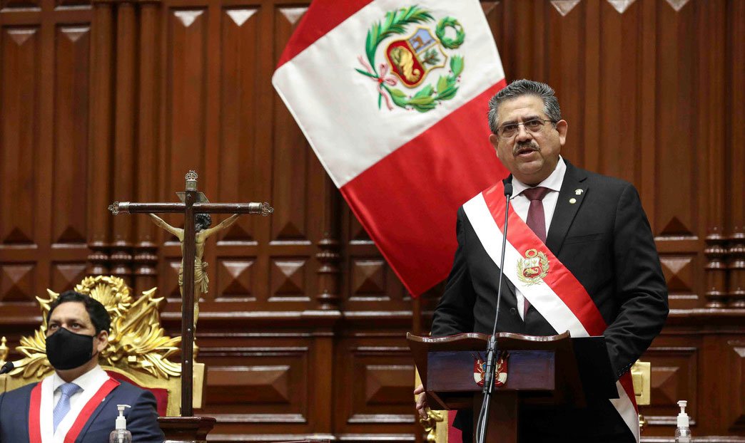 Renuncia el presidente interino de Perú, Manuel Merino