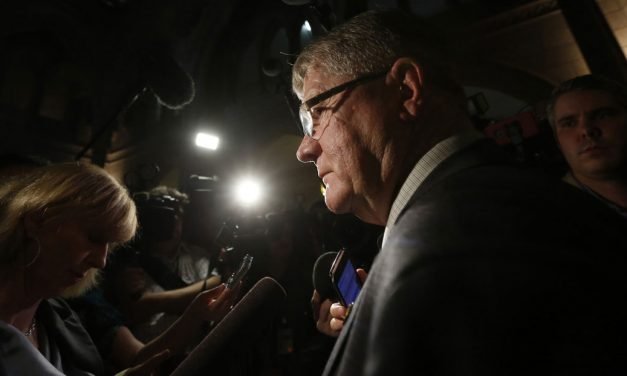 Senador canadiense viaja a México tras firmar una orden que prohíbe a sus colegas salir del país por el covid-19
