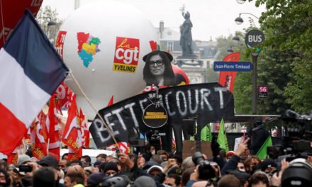 Choques entre la Policía y la multitud durante manifestaciones del Primero de Mayo en Francia, Italia y Turquía