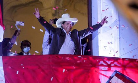 Las autoridades electorales confirman a Pedro Castillo como presidente de Perú