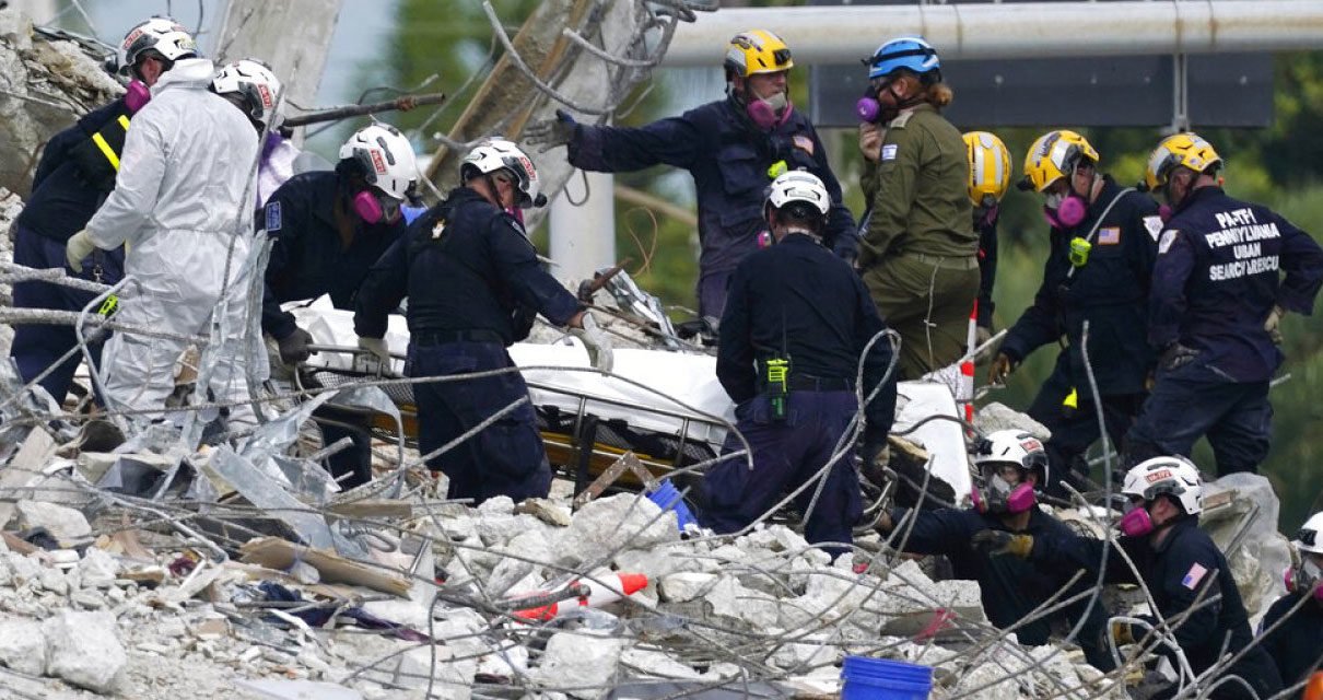 El número de muertes confirmadas aumenta a 94 en el colapso de un condominio en Surfside