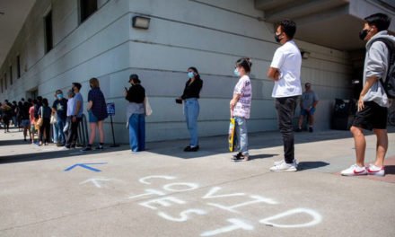 Más universidades requieren la vacuna COVID-19. Algunos están comenzando a expulsar a los estudiantes no vacunados.