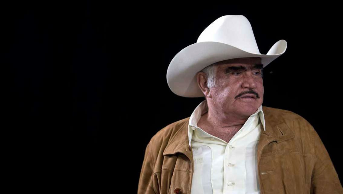 Los médicos de Vicente Fernández le colocaron una sonda de alimentación directa al estómago