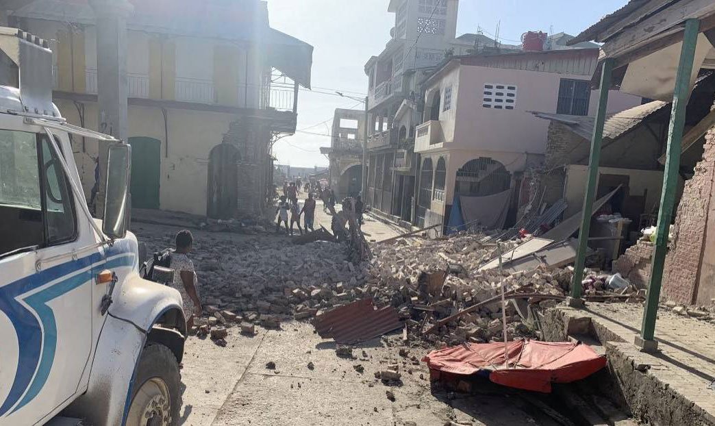 Primeras imágenes de las destrucciones causadas por el terremoto de magnitud 7,2 en Haití, que desató una alerta de tsunami