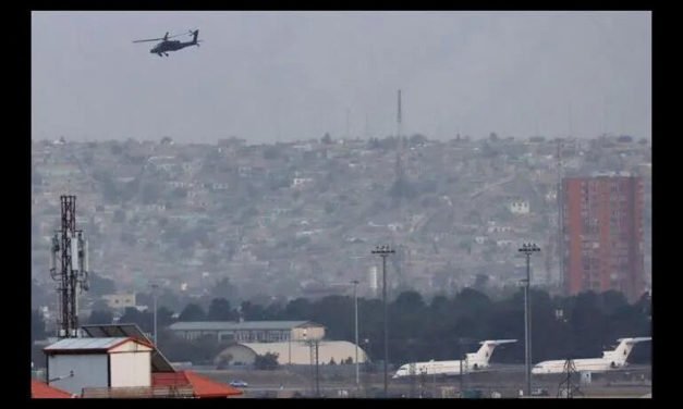 El aeropuerto de Kabul reanudó sus operaciones, informa el Pentágono