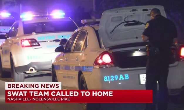 SWAT responde a emergencia doméstica en edificio de apartamentos en Nolensville Pike