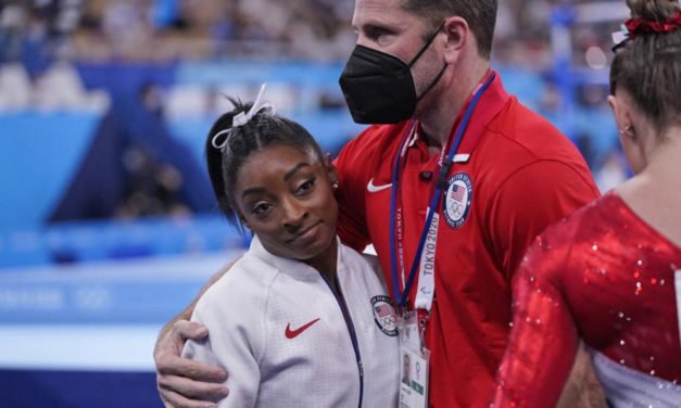 La estrella estadounidense Simone Biles regresará para la final de la barra de equilibrio
