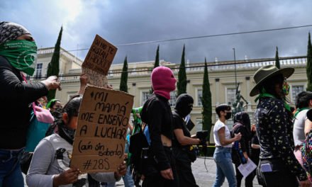 “Los veo muy conservadores”: las nuevas críticas que enfrentan (otra vez) a López Obrador contra los movimientos feministas