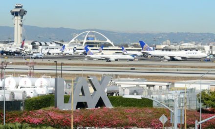 El Aeropuerto Internacional de Los Ángeles suspende todos los vuelos por una alerta de seguridad