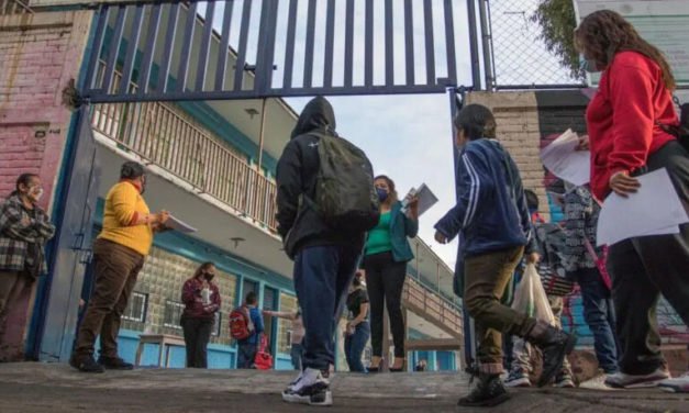 Bajan los casos de COVID-19 en México pese a regreso a clases