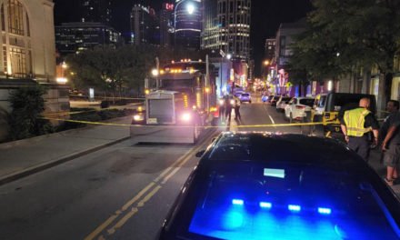 Mujer de procedente de Texas muere en accidente de scooter en el centro de Nashville