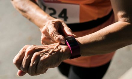 “Merece la pena vivir más”: una mujer de 105 años se convierte en la atleta más longeva que corre los 100 metros lisos