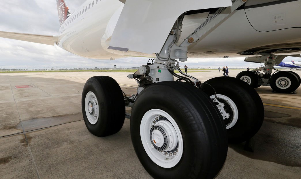 Un hombre viaja de Guatemala a Miami oculto en el tren de aterrizaje de un avión