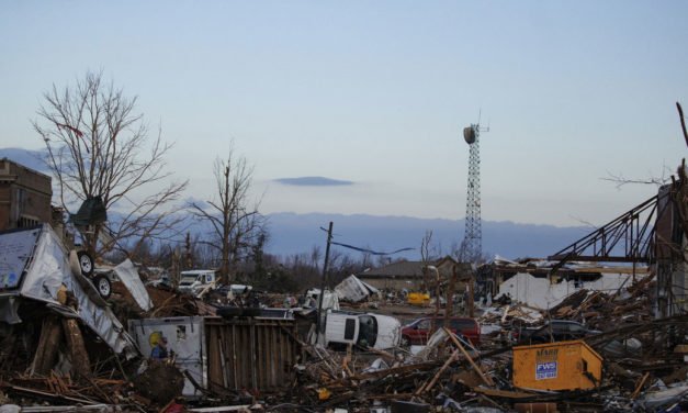 Tornado en Kentucky deja al menos 50 muertos; considerado como “el peor de la historia”