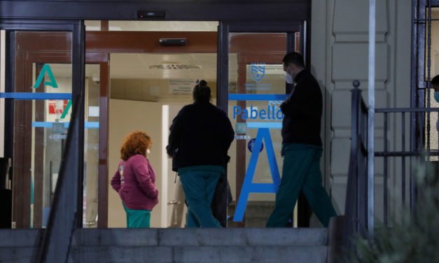 68 sanitarios de un hospital español dan positivo en coronavirus después de una cena de Navidad