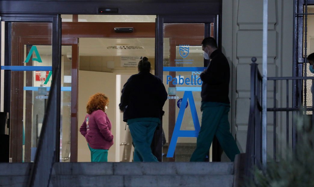 68 sanitarios de un hospital español dan positivo en coronavirus después de una cena de Navidad