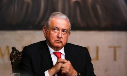 “Me dio gusto constatar la decadencia de Vargas Llosa”: López Obrador critica al Nobel de Literatura por asegurar que los latinoamericanos “votan mal”