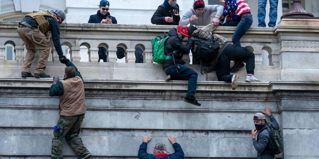 Los federales emiten una advertencia de seguridad antes del aniversario de los disturbios en el Capitolio