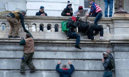 Los federales emiten una advertencia de seguridad antes del aniversario de los disturbios en el Capitolio