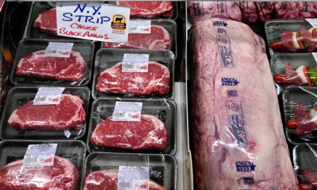 Biden anuncia esfuerzos para reducir los precios de la carne en medio de la crisis inflacionaria