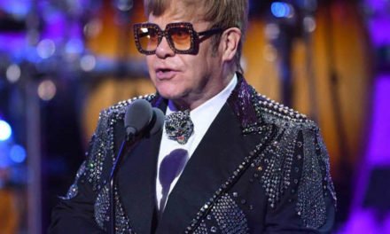 Elton John da positivo al covid-19 y suspende dos shows de gira por EU