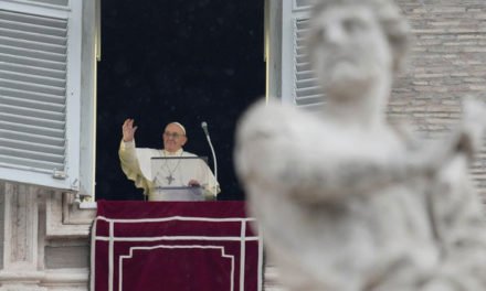 El Papa Francisco sugiere vacunarse contra el COVID como una “obligación moral”