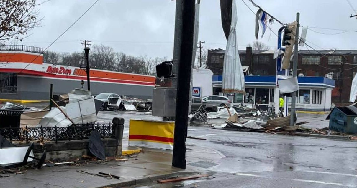 Hopkinsville, Kentucky sufre daños por las tormentas en inicio de Año; Hay cortes de energía en toda la región